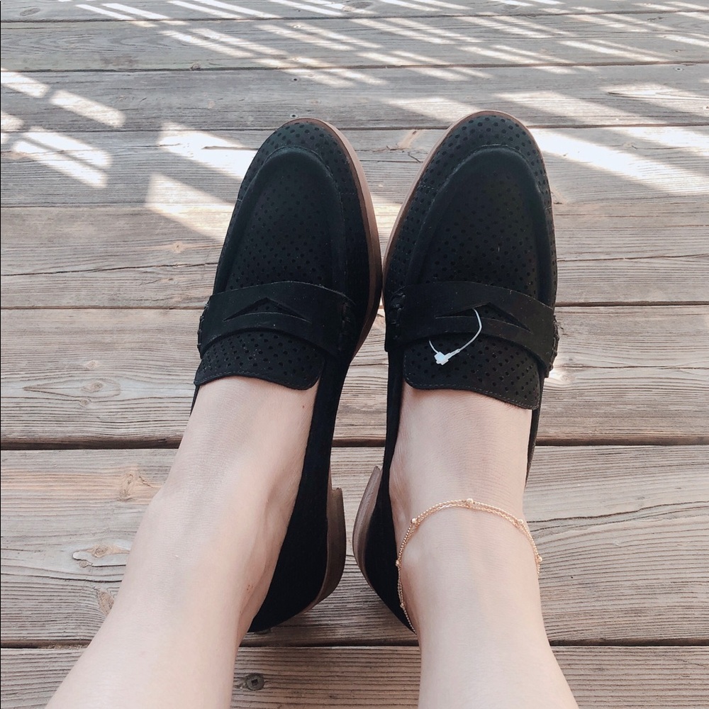 Vince Camuto Kanta Perforated Loafers Size 5.5